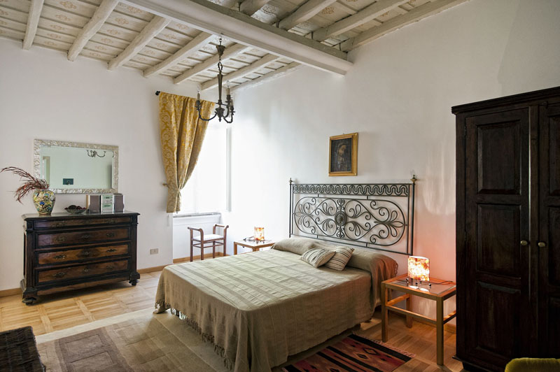 Bed & Breakfast La Scalinatella, nelle immediate vicinanze del Colosseo. 